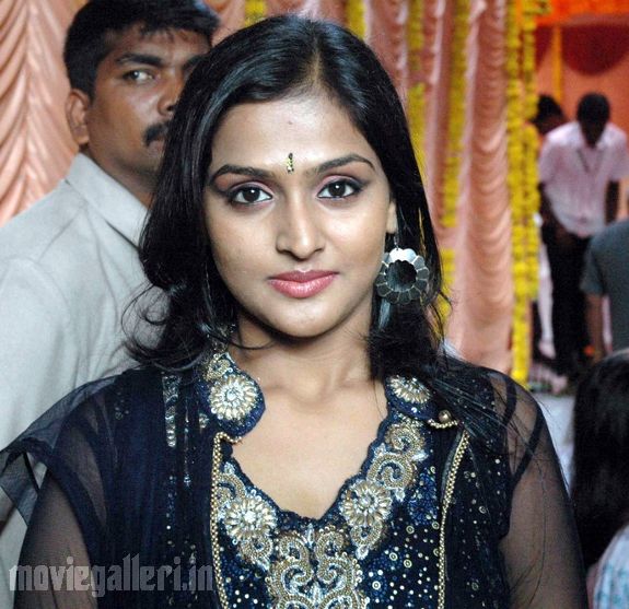 http://4.bp.blogspot.com/_kLvzpyZm7zM/S9g7t-jynvI/AAAAAAAAKrU/M7kGIn1-54I/s1600/ramya-nambeesan-latest-hot-pics-photos-stills-05.JPG