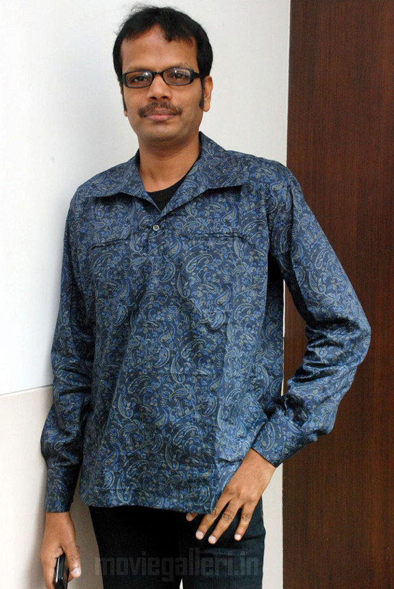 http://4.bp.blogspot.com/_kLvzpyZm7zM/TDbIu6z4BhI/AAAAAAAARXg/vrJUWsGnXcM/s1600/SS_Kumaran_Music_Director_photos_04.jpg