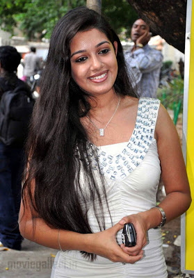 chaya_singh_hot_photos_pics_gallery_01.jpg (575×825)