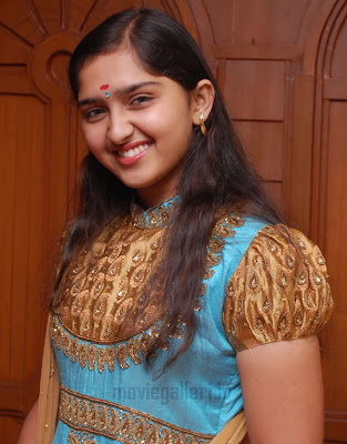 http://4.bp.blogspot.com/_kLvzpyZm7zM/TECsmagURDI/AAAAAAAASXo/BWdu7HQS1Po/s1600/sanusha_hot_navel_pictures_photos_01.jpg