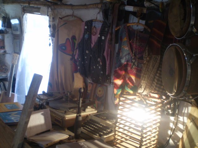 [090904+SS+Museo+Hippie.jpg]