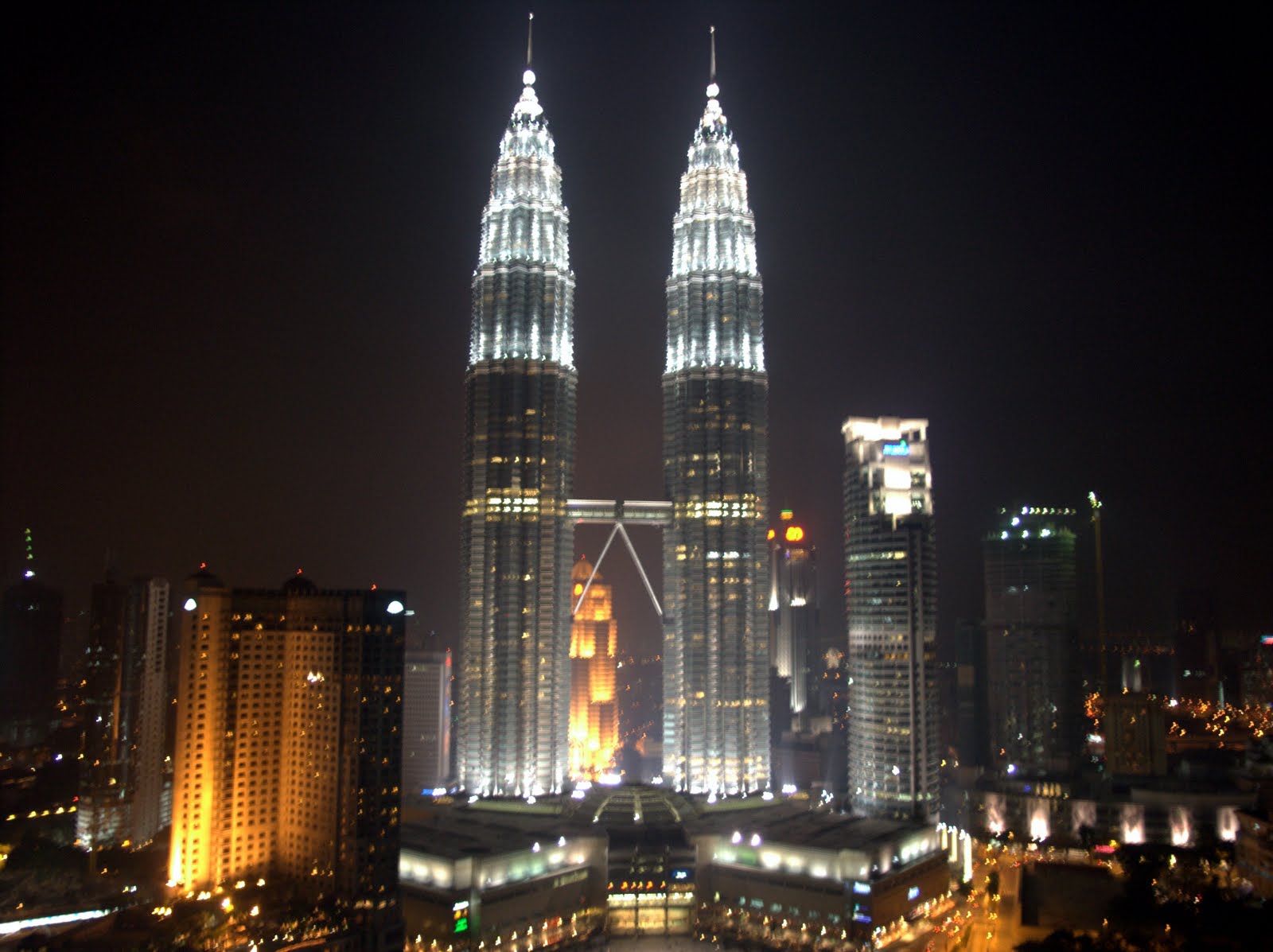 [Petronas_Towers_Night.jpg]