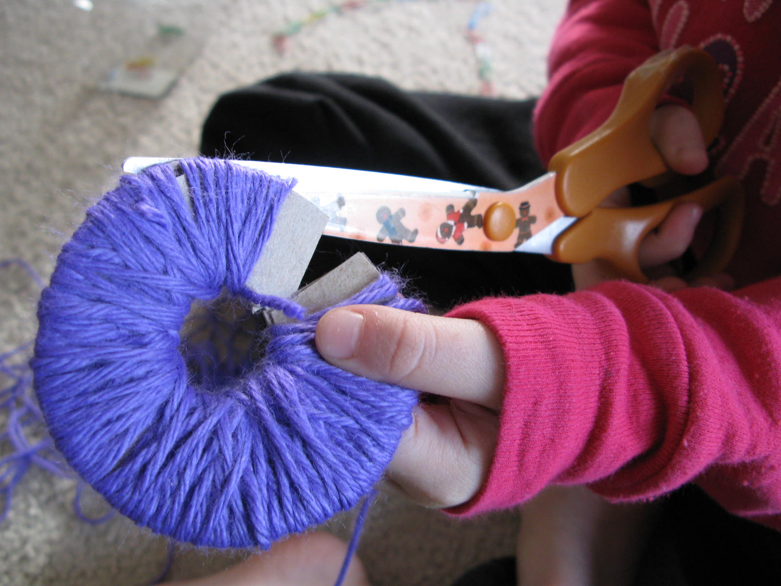 Roundabout Knitting Looms & Pom Poms