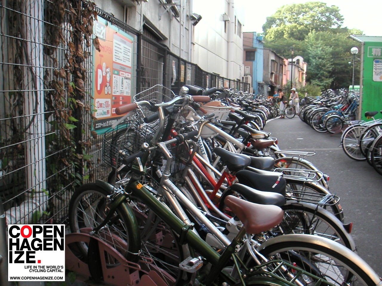 [tokyo_marting02.JPG]