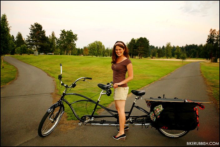 Chicas en bicicleta en Copenhangen. Chicas en bicicleta en Copenhangen.