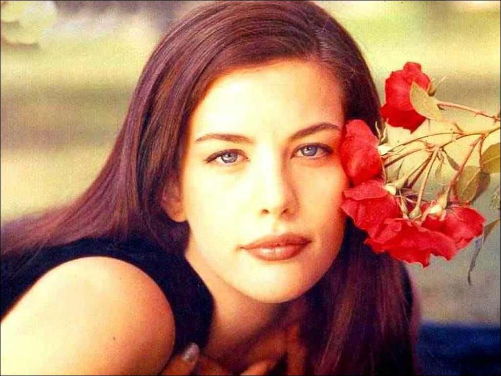 http://4.bp.blogspot.com/_kVBIKsx0ZqQ/TJgxevFvSuI/AAAAAAAAHWY/s17j6oVj5h8/s1600/Liv_Tyler_Hot_Picture_06.jpg