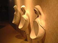 Le toilettes d'ailleurs: Qui d'autre que le Vatican!
