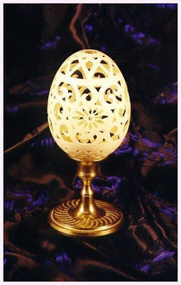 Pop art table lamp with egg art work pics