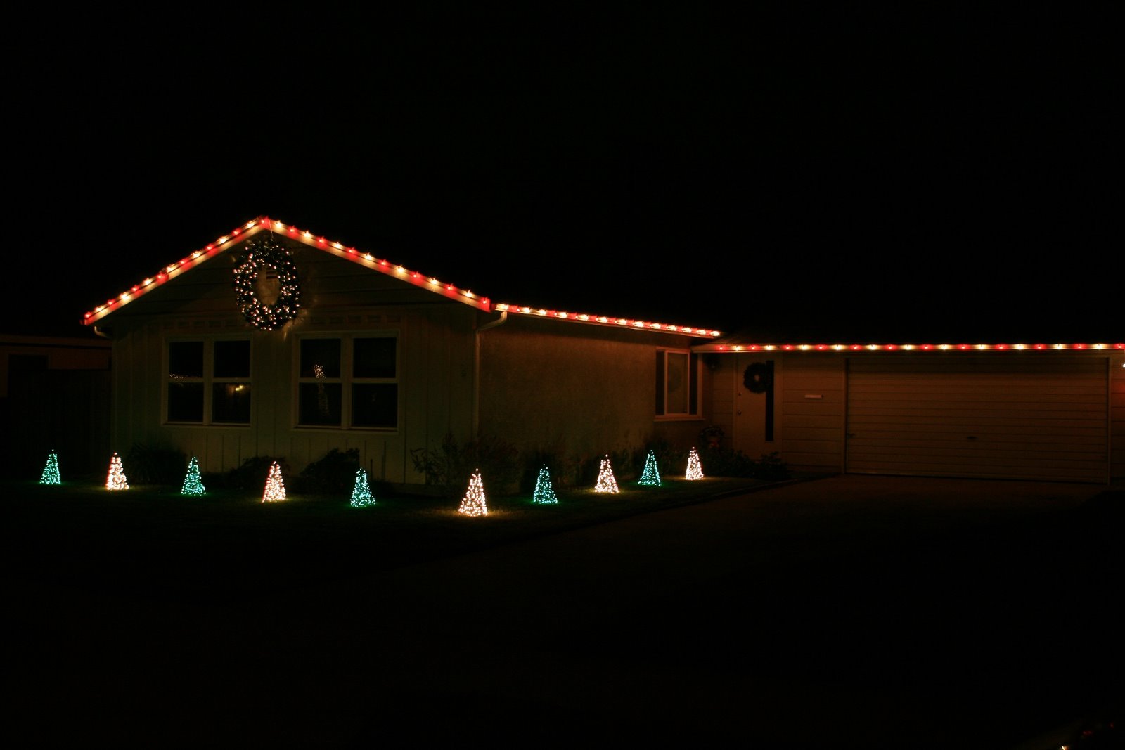 [Xmas+lights+2007.JPG]