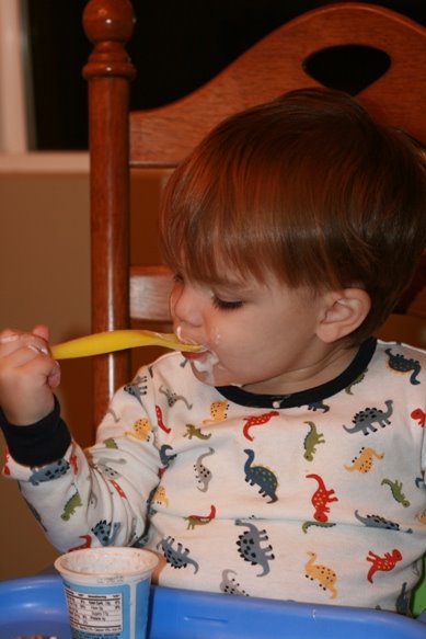[Ronan+with+yogurt.JPG]