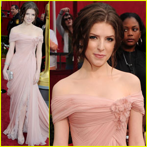 [anna-kendrick-oscars-2010-red-carpet.jpg]