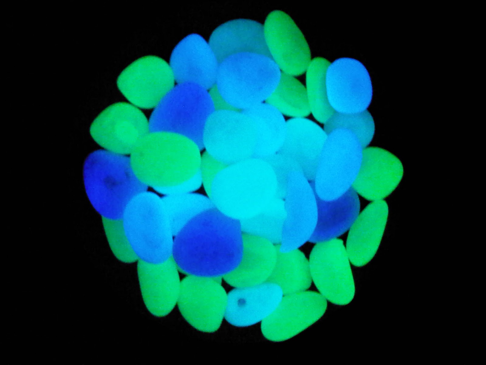 Glow in the Dark Pebbles & Cobble Stones