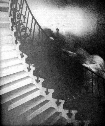 [ghost_on_stairs.jpg]