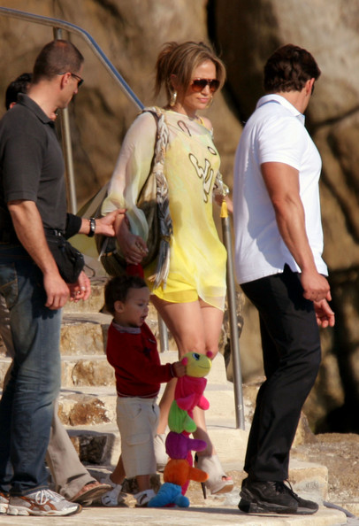 jennifer lopez husband and children. Jennifer Lopez seen soaking up