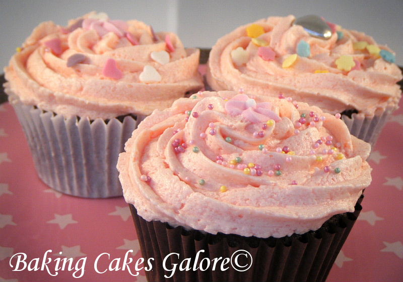 [close-up+pink+cupcakes.JPG]