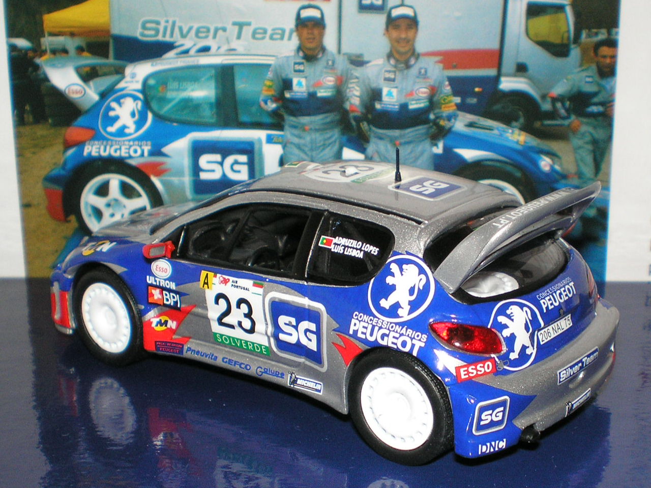 [Peugeot206WRCLopes2001b.JPG]