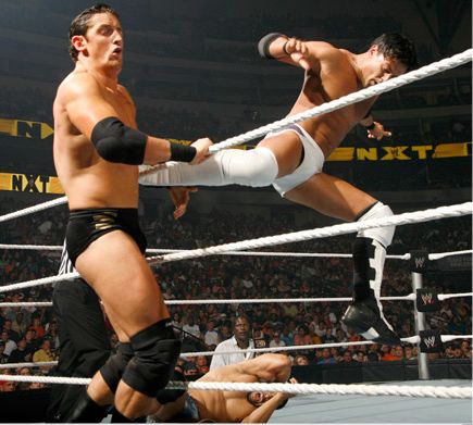 http://4.bp.blogspot.com/_kmIHGDi2Lss/TQ9d1HveTCI/AAAAAAAAB3c/FwzfCpIC80g/s1600/WWE-Justin-Gabriel-vs_-Wade-Barrett.jpg