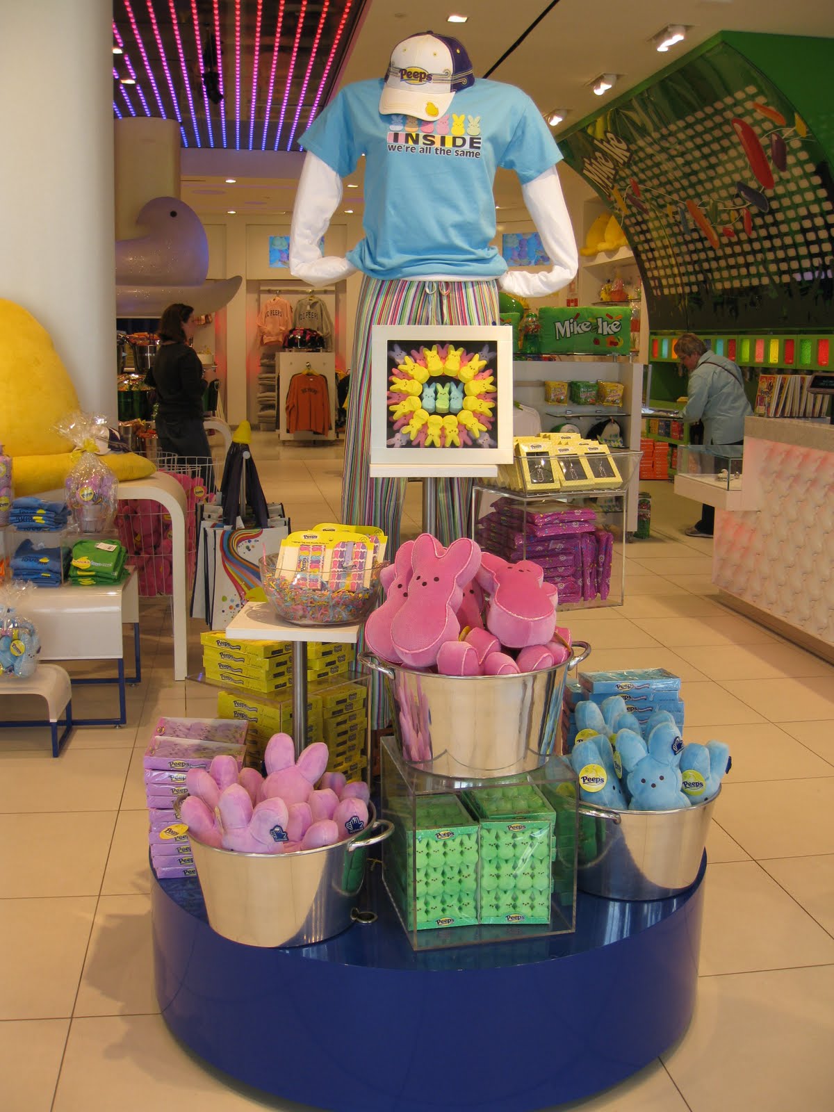 [010_PeepsStore.jpg]