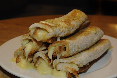 ~~Crispy Cheese Rolls~~ yummmm..try it..mommy makes it for me!! Cheese+Rolls