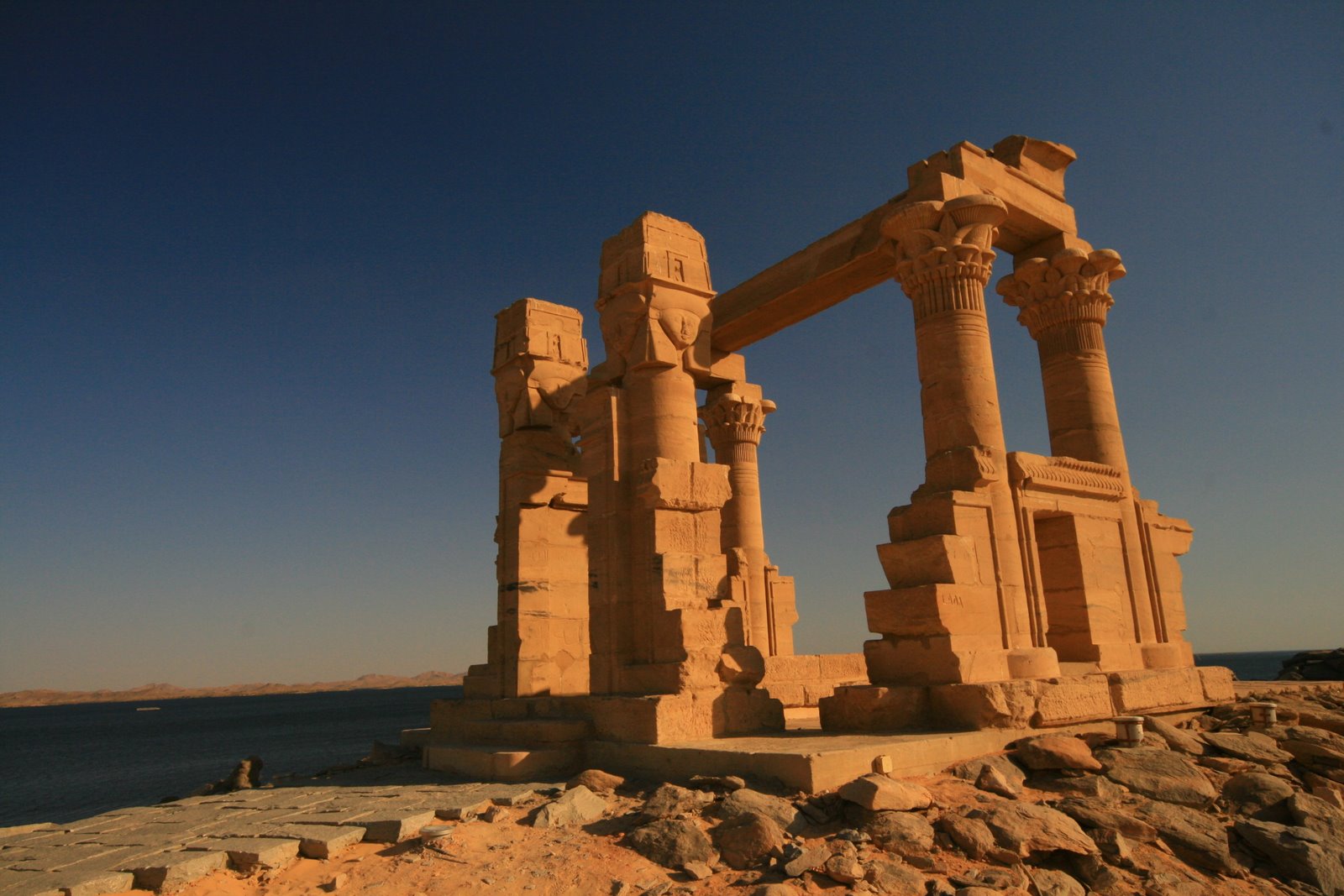 [Aswan_markets_7.JPG]