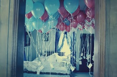 [lauren_drew_balloons_in_bedroom.jpg]