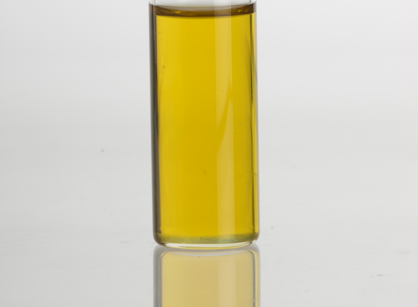 Lhuile du citron pour les cheveux bruns comme