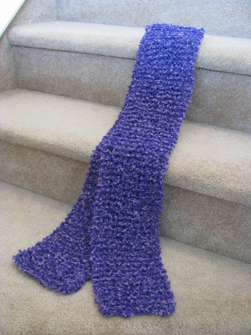[moms_purple_boucle_scarf1.JPG]