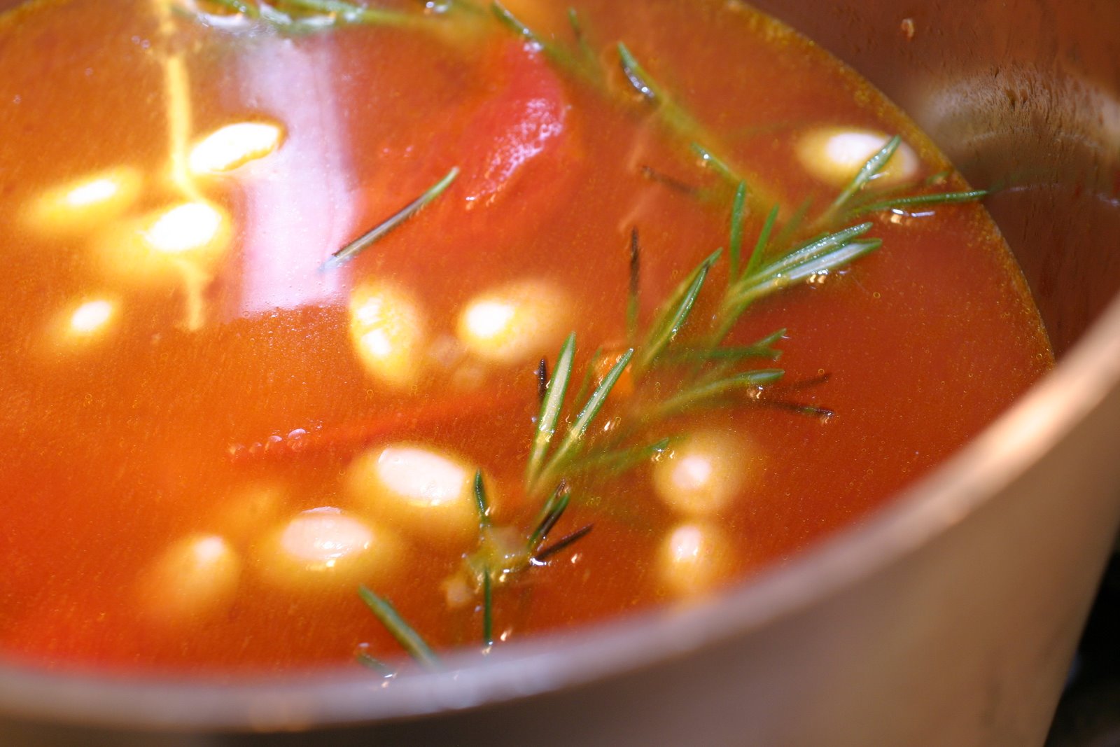 [soup+in+pot.JPG]