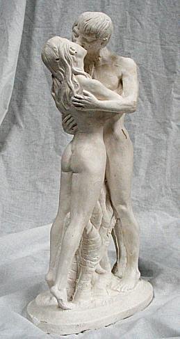 Kiss Statue
