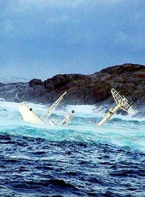 [world's+Biggest+Sea+Accidents+(3).jpg]