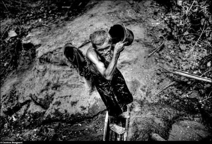 தங்க சுரங்க தொழிலும் தொழிலாளிகளின் நிலைமையும் - இந்தோனேசியா, Gold+Mines+%2823%29