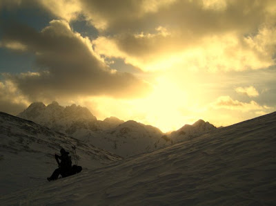 ரசிப்பதற்காக சில காட்சிகள் Ranpic215+Silvretta+ski+tour+traverse+sunset+skier+taking+off+skins+snow+alps+mountains