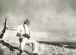 [Robert+Capa+Death+of+a+Soldier.jpg]