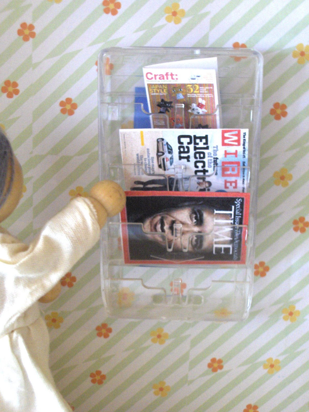 [close+up+magazine+rack.jpg]