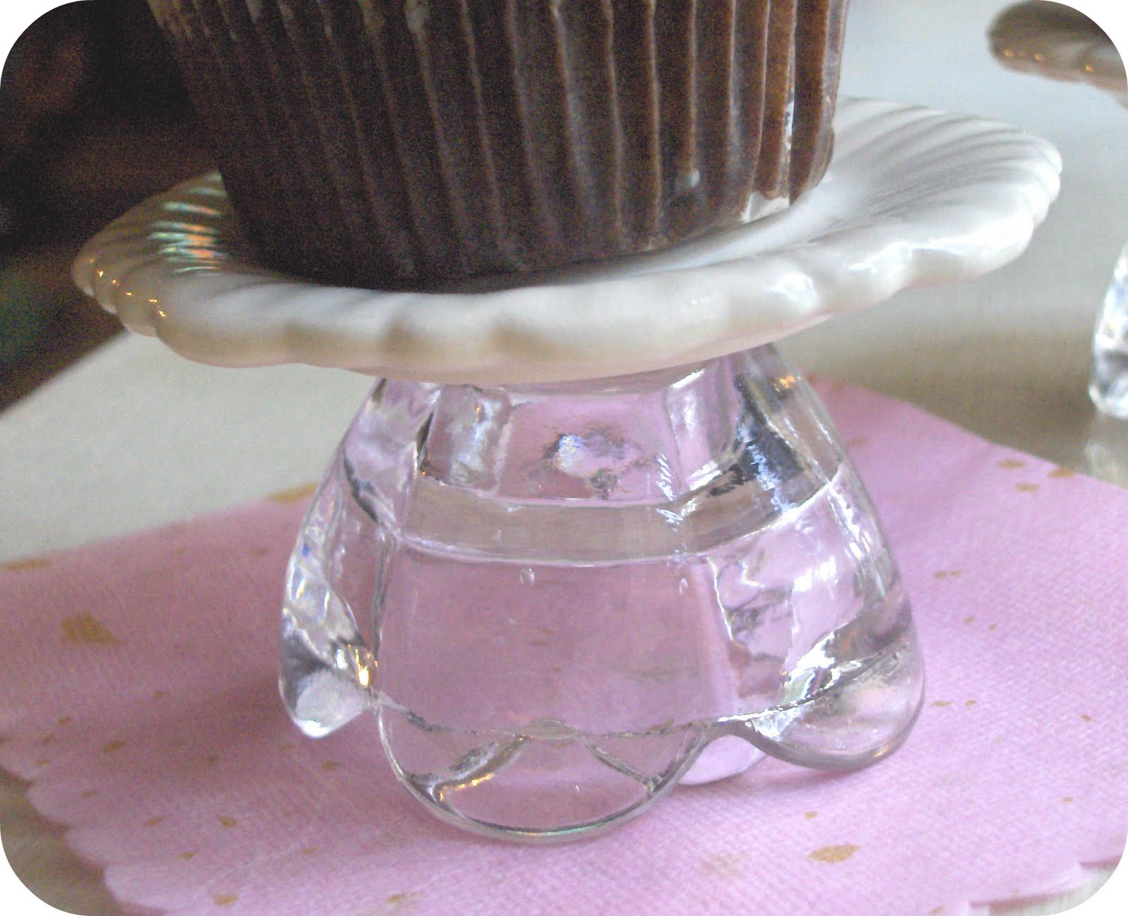 [cupcake+pedestal.jpg]