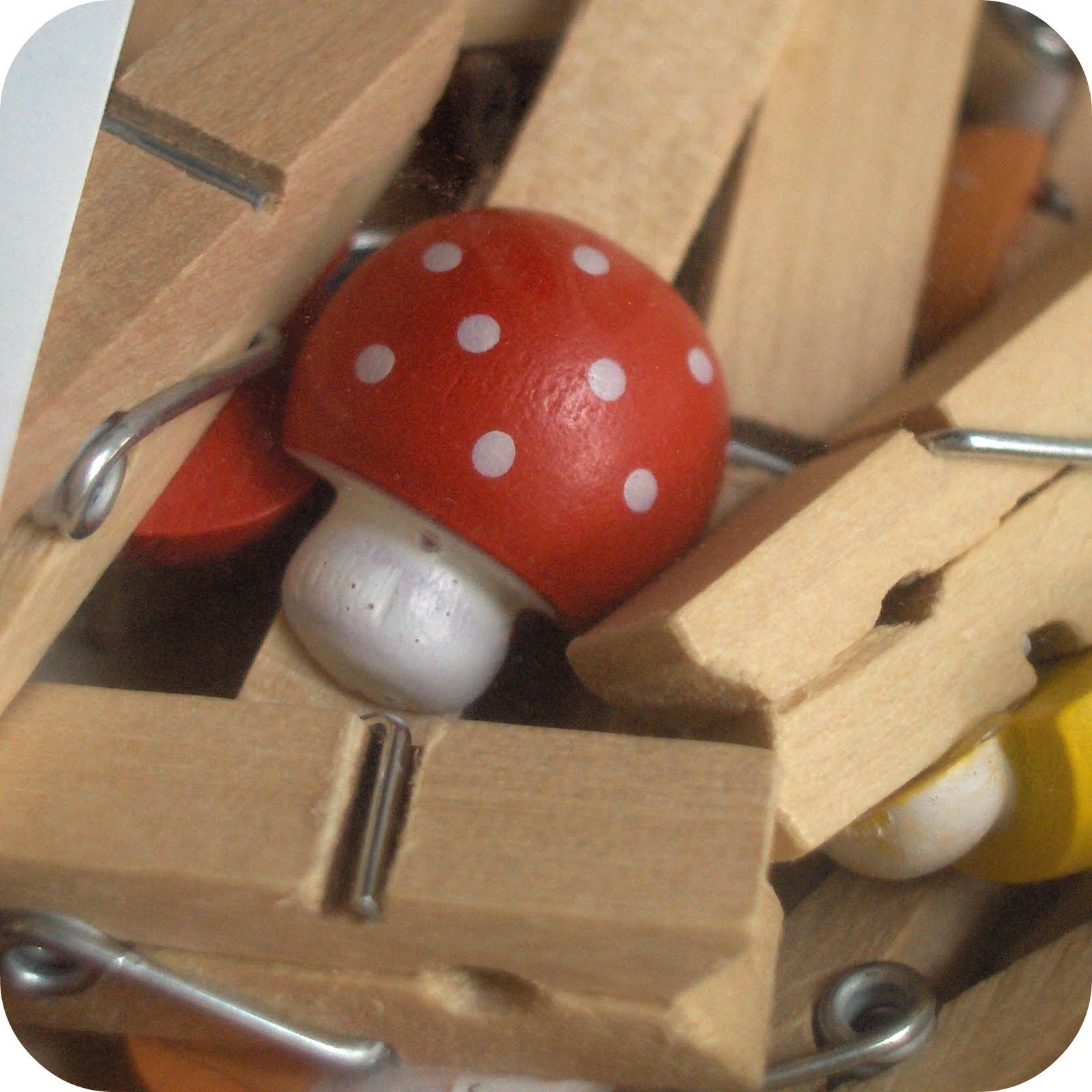 [mushroom+clothespins+2.jpg]