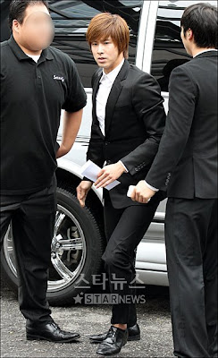 [PHOTOS][30.06.10] Yunho - Park Yong-Ha's Funeral Yunho+%2810%29