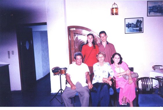 Mis padres e hija el 17 de marzo de 2004