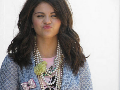 Selena Gomez Hairstyles Picture, Long Hairstyle 2011, Hairstyle 2011, New Long Hairstyle 2011, Celebrity Long Hairstyles 2015