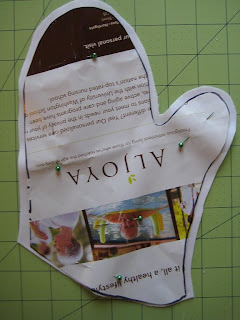 Easy Oven Mitts Tutorial - Quilting Tutorials and Fabric Creations - Quilting in the Rain