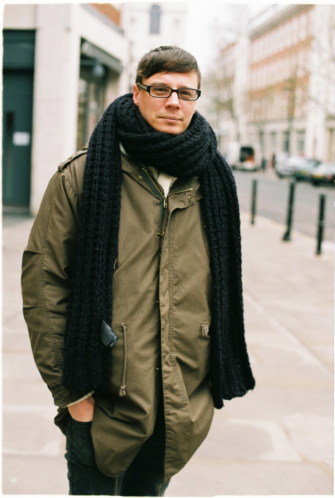 tonbogirl Speaking of oversized scarves, London streetstyle