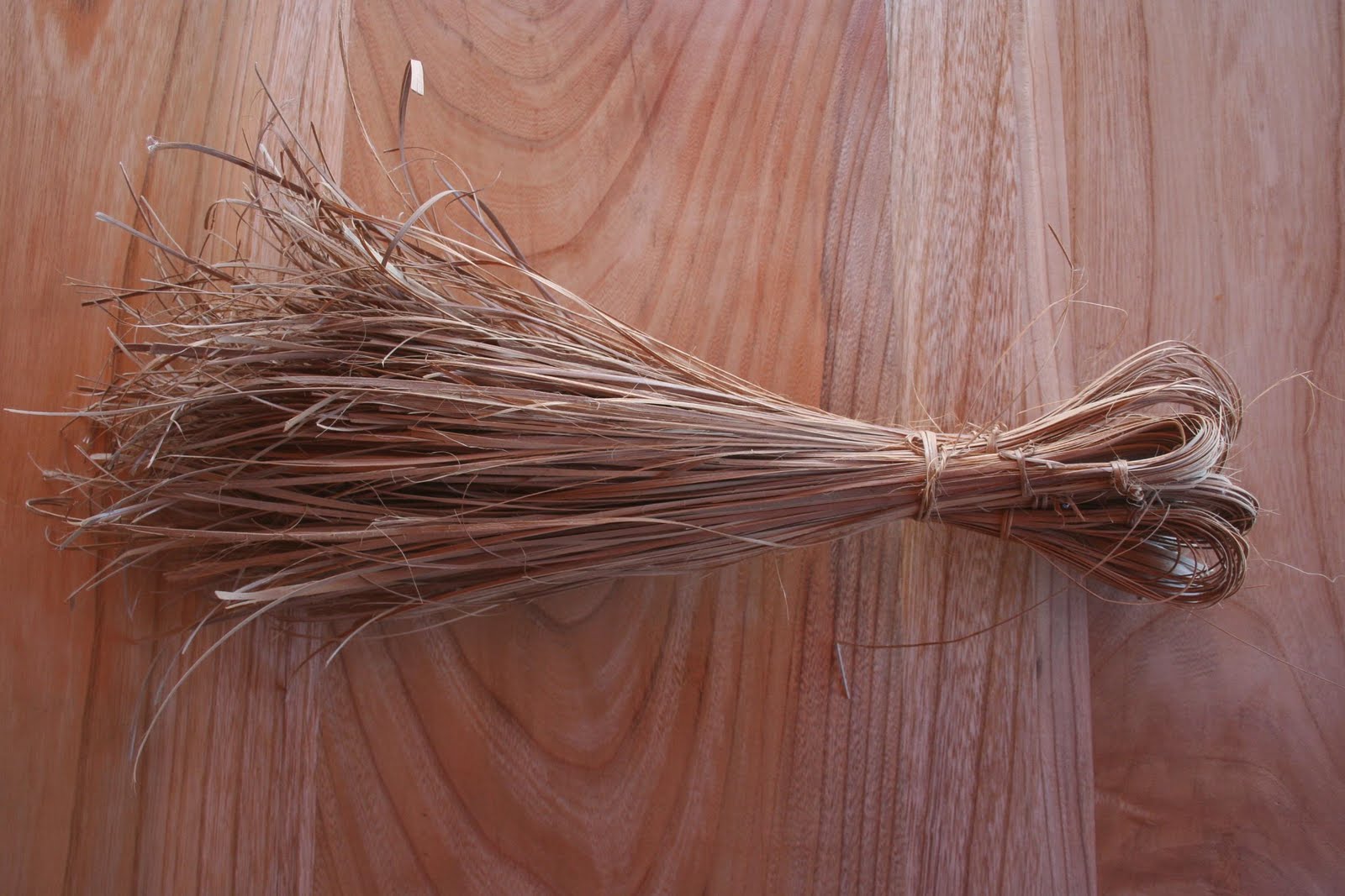 [稲を束ねる.jpg]