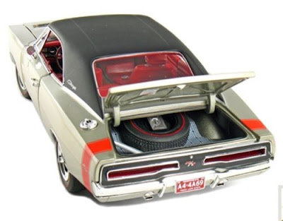 Dodge Models American Muscle Authentics Edition Autoworld AMM 924 1969 Dodge Charger Silver Black Top Red Bumble Bee Stripe