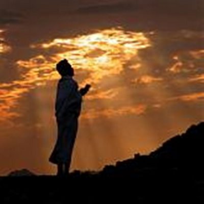 http://4.bp.blogspot.com/_lMCh1dnIwHQ/S-RPDn2XuUI/AAAAAAAAAB8/oqrCJRWXO7E/s1600/berdoa1.jpg