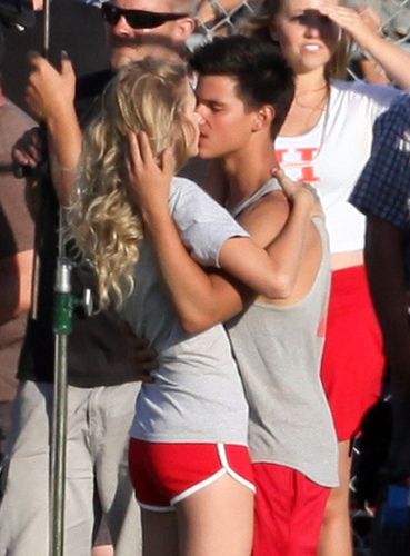 Taylor Lautner Shirtless Pictures Of Taylor Lautner And Taylor Swift Kissing. Taylor Lautner Shirtless