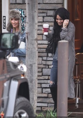 [ash-van-cafeteria-bff-6.jpg]