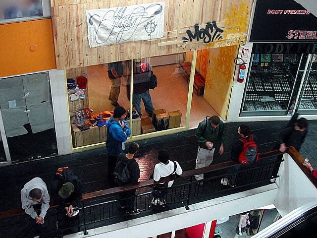 [102-0236_IMG_2.jpg]