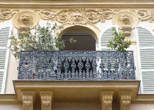 [paris+balcony.jpg]