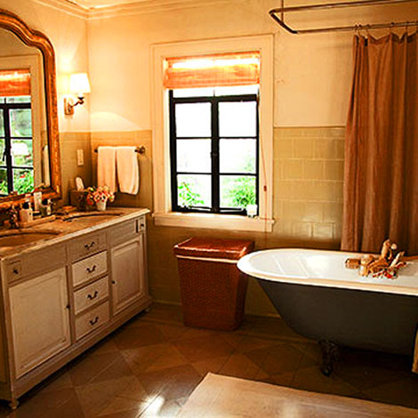 [it's+complicated+bathroom.jpg]