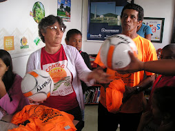 Entrega do jogo de camisas da escolinha de futebol da Pacova 2009